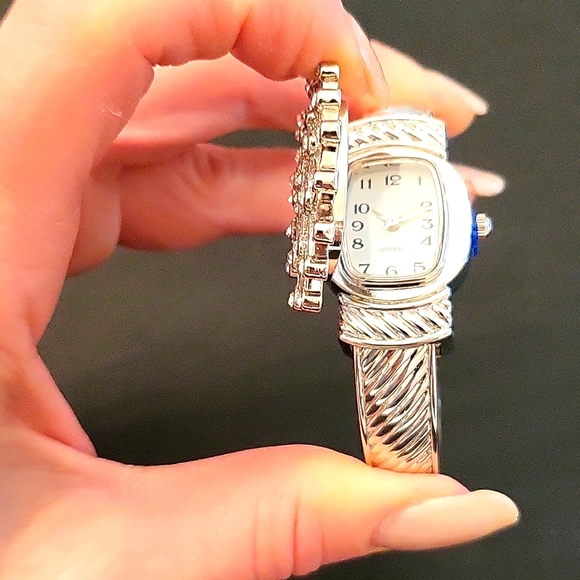 NEW Crystal Starburst Bangle-Bracelet Watch! Silver-tone, Clear Crystals - Picture 4 of 16